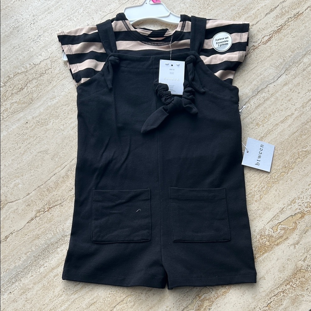 NEW 🆕 Btween three-piece set Black Overalls with Striped Top, hair tie 4/5 years